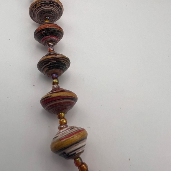 Bead for Life graduated Paper Beads with colored seal pearls Made in Uganda - Picture 7 of 16